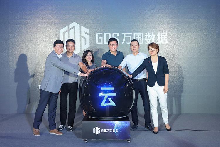 万国数据联合国内主流云服务商发布战略级云连接产品，重塑数据处理服务新范式